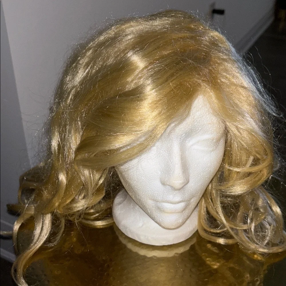 Blonde Barbie curly hair wig - Picture 3 of 14